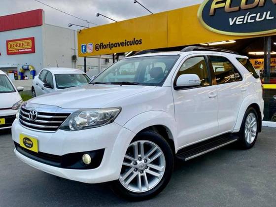 TOYOTA HILUX 2.7 SR 4X2 CD 16V FLEX 4P AUTOMÁTICO